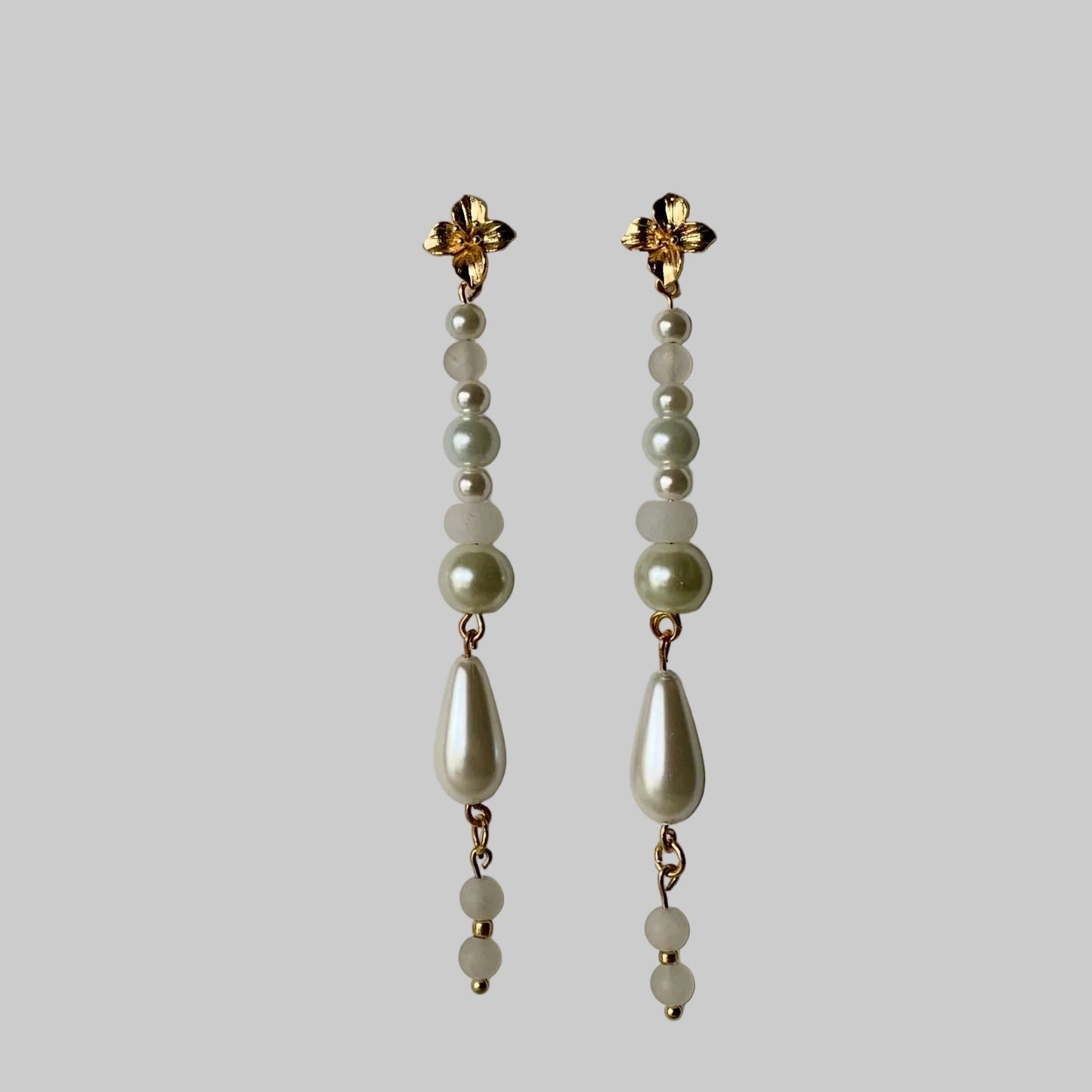 Pair of Gold flower earrings with Pearl and White Jade