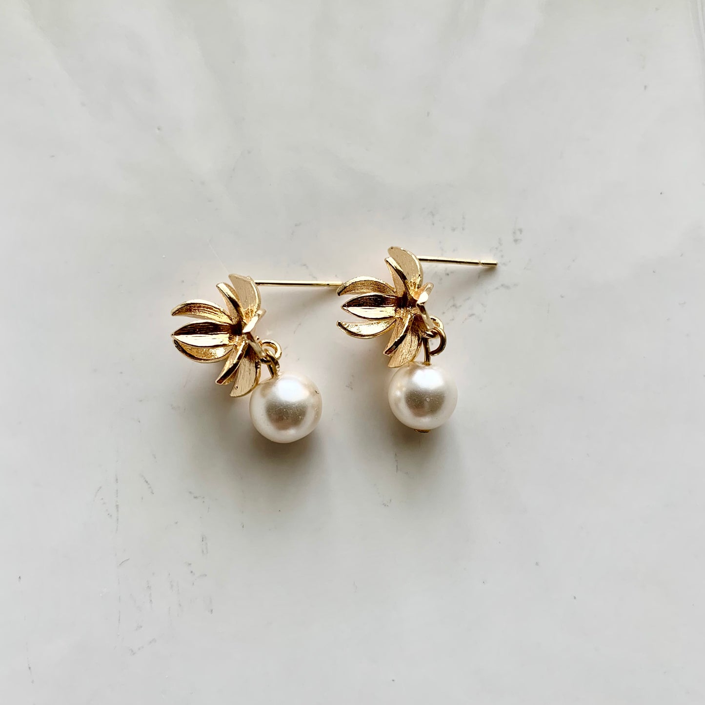 Ali - Gold Flower and Pearl Drop Earrings