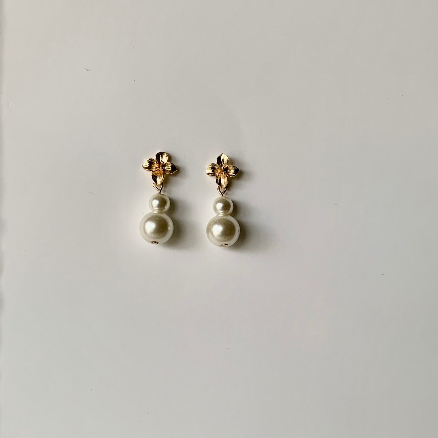 Ivy - Double Pearl floral post drop earrings