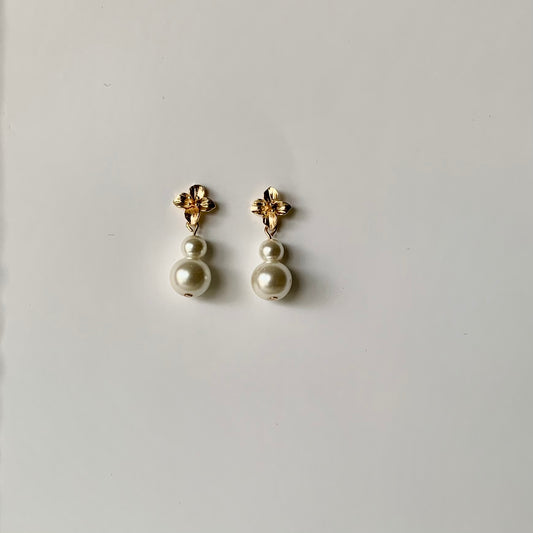 Ivy - Double Pearl floral post drop earrings