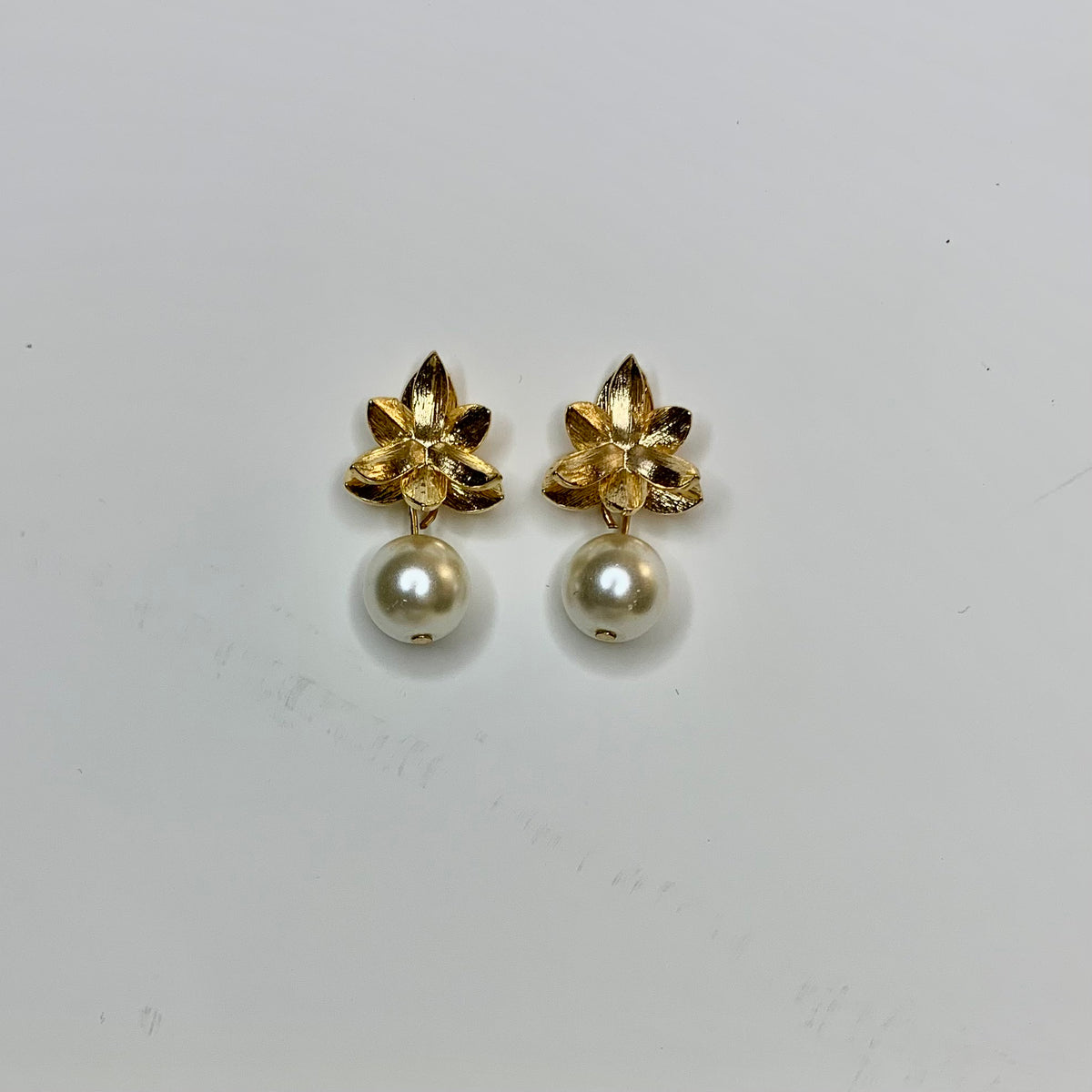 Ali - Gold Flower and Pearl Drop Earrings