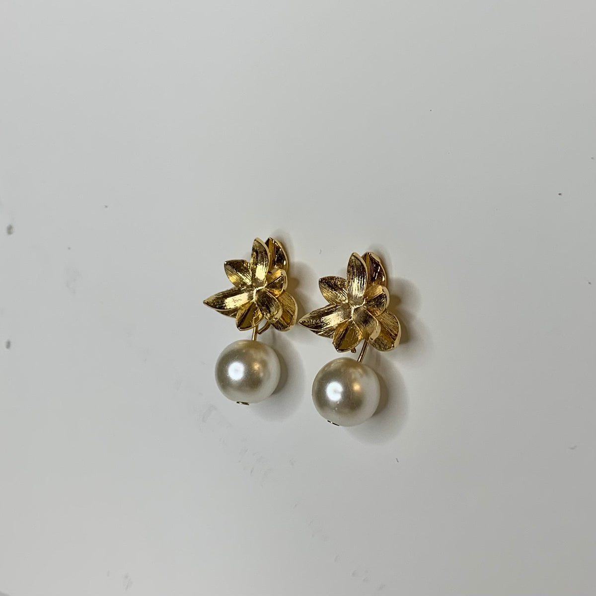 Ali - Gold Flower and Pearl Drop Earrings