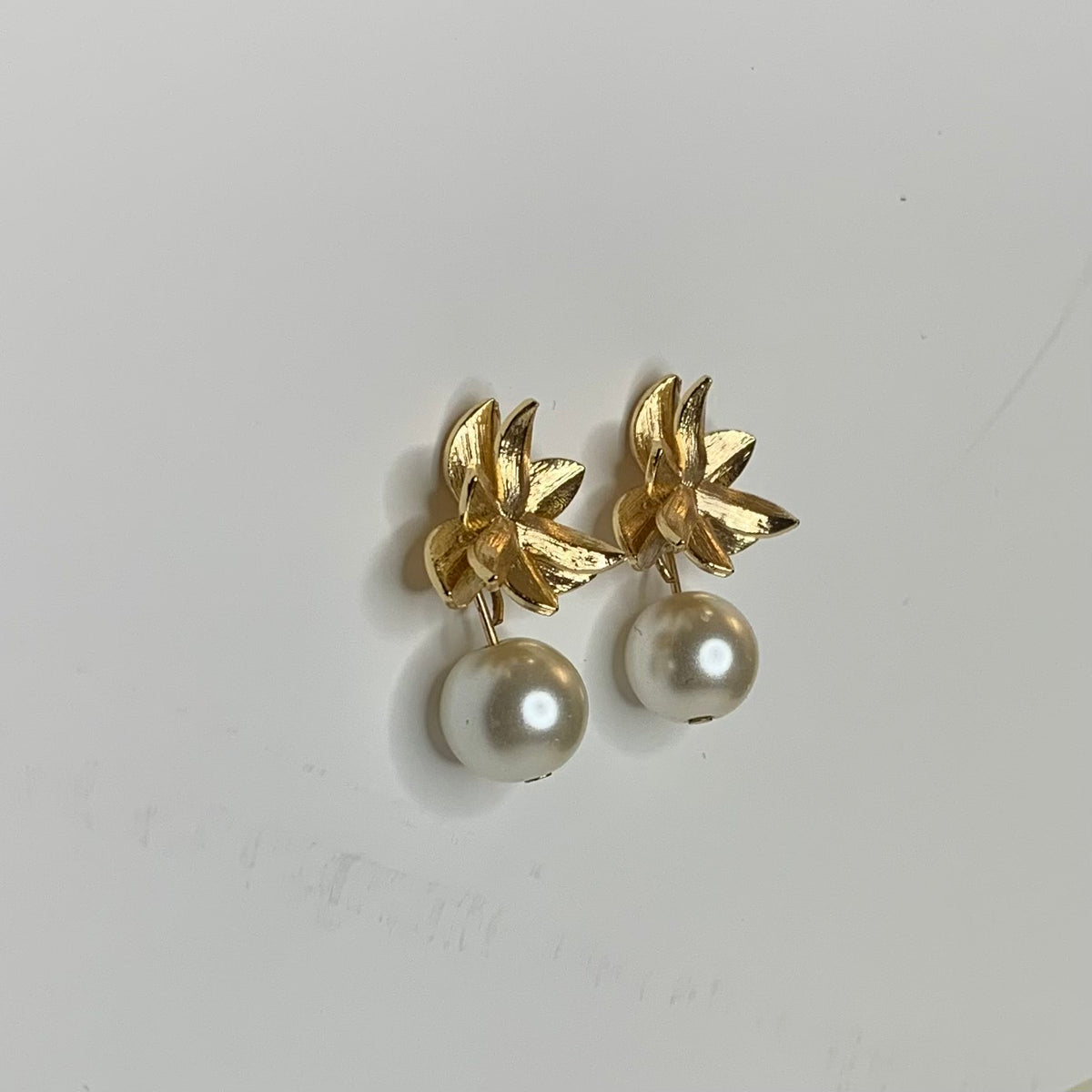 Ali - Gold Flower and Pearl Drop Earrings