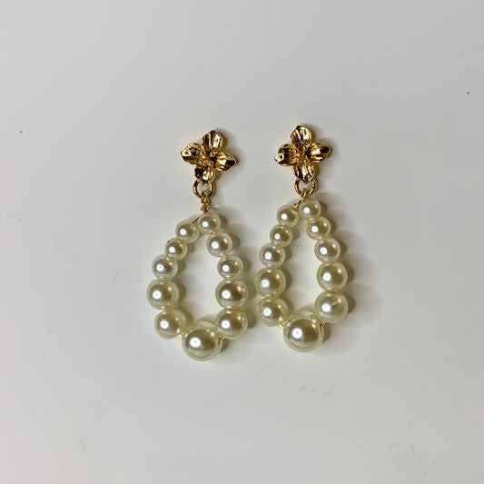 Celeste - Petite Flower with Graduated Pearls